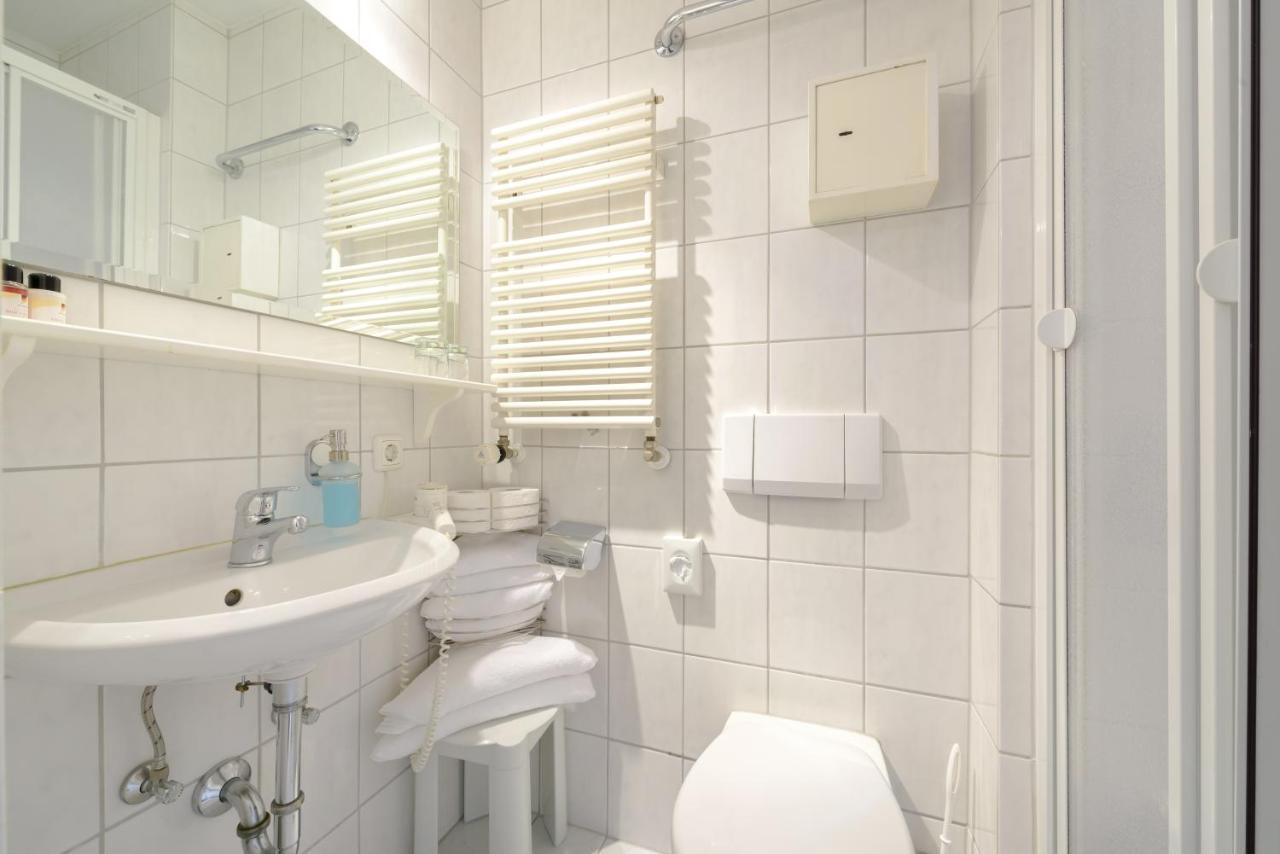 Hotel "Malerwinkel" Gmbh Seeon-Seebruck Pokoj fotografie
