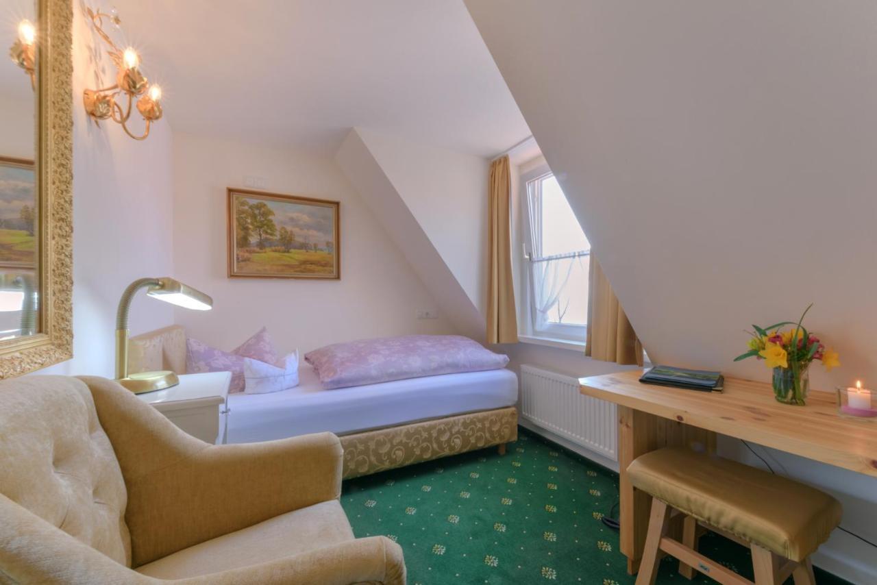 Hotel "Malerwinkel" Gmbh Seeon-Seebruck Pokoj fotografie