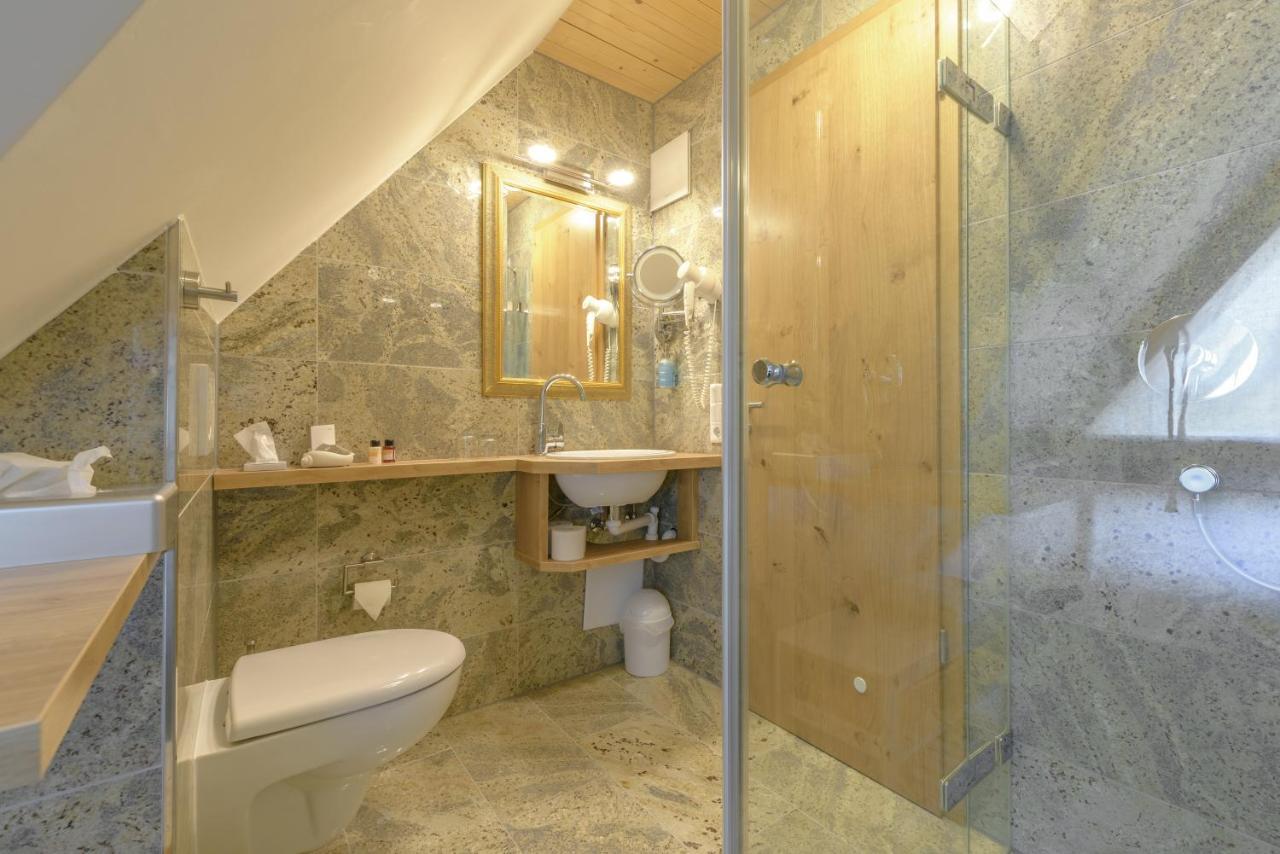 Hotel "Malerwinkel" Gmbh Seeon-Seebruck Pokoj fotografie