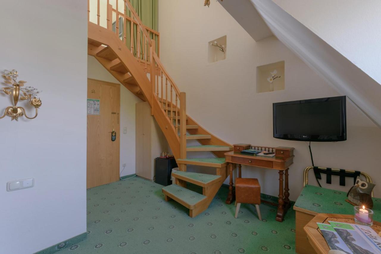 Hotel "Malerwinkel" Gmbh Seeon-Seebruck Pokoj fotografie